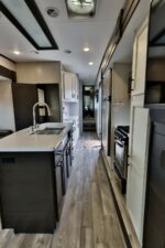 2022 Highland Ridge Open Range Roamer 354MBH Fifth Wheel - Image 29